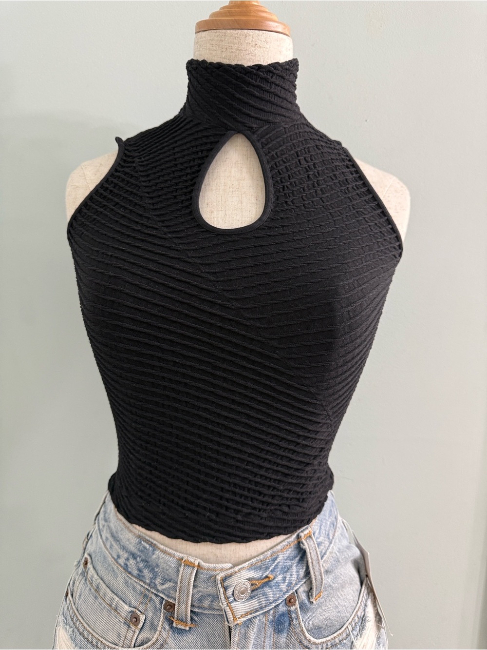 NWT Marciano Black Textured Cutout Keyhole High Neck Crop Top XS